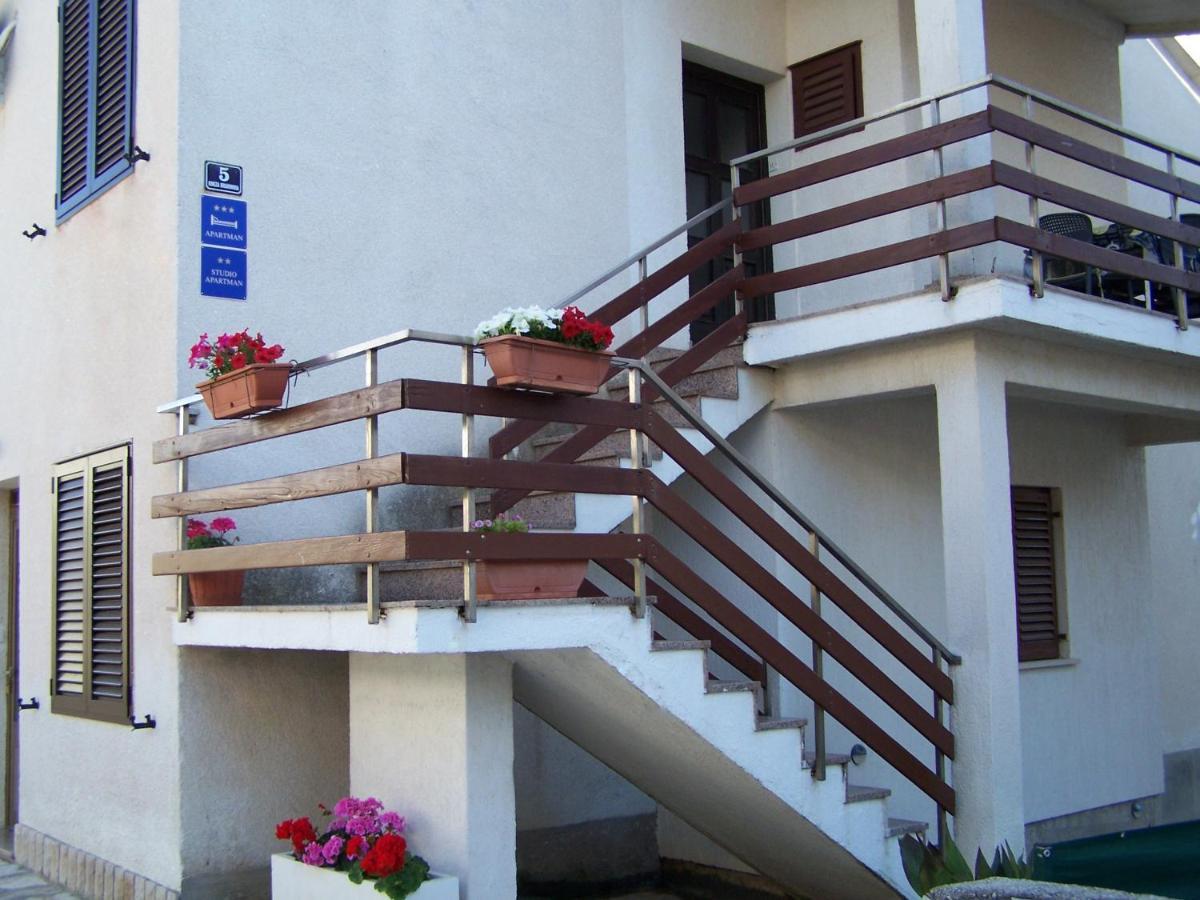 Apartments Sestan Novalja Exterior foto