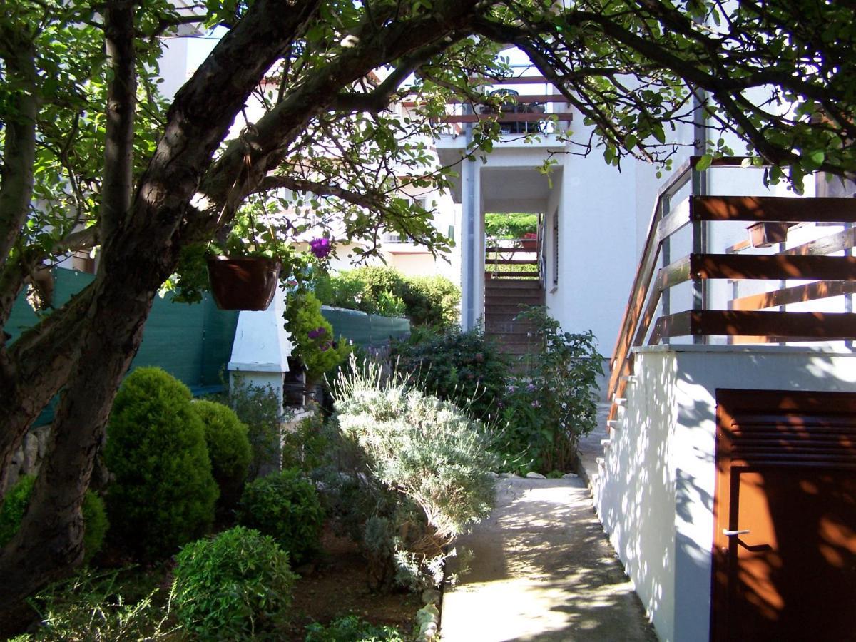 Apartments Sestan Novalja Exterior foto